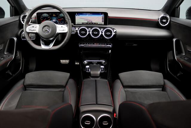 Mercedes-Benz A-KLASSE 200 Business Solution AMG | Panoramadak | Camera | Night Pakket | High Performance Led | Widescreen | Regensensor |