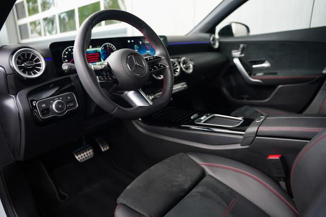 Mercedes-Benz A-KLASSE 250 e Business Solution AMG-Sportpakket / Matrix-HD/ Adapt.Cruise/ HUD/ 360-Camera/ Amb-Verl/ Memory/ Stoeverw./ 18''LMV