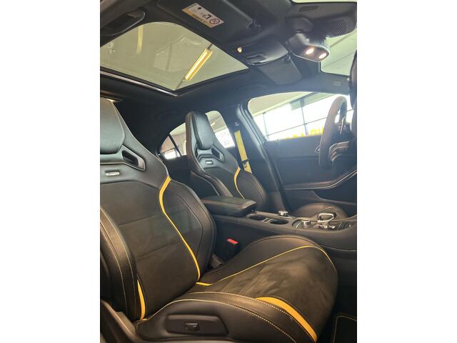 Mercedes-Benz A-KLASSE AMG 45 4MATIC Yellow Night 381PK | Panoramadak | Harman/Kardon | Kuipstoelen | Memory seats | Apple carplay | Adaptief onderstel | Achteruitrijcamera | Fabrieks-af Kleppensysteem | Cruise control | Climate control | Stoelverwarming