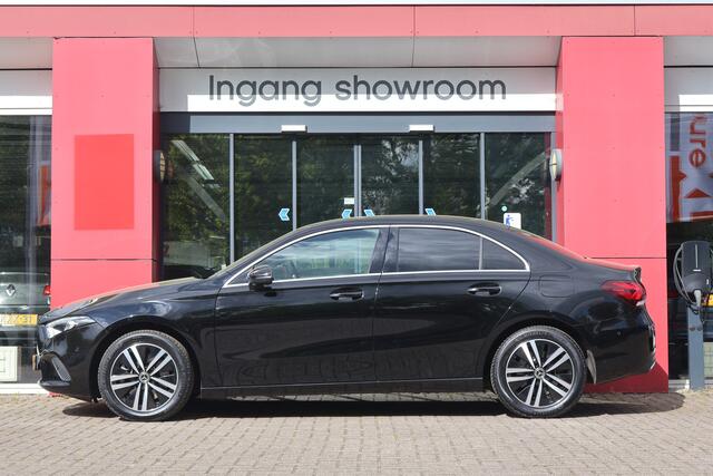 Mercedes-Benz A-KLASSE 250 e Business Solution Luxury Limited | Widescreen | Leder | Camera | Origineel NL |