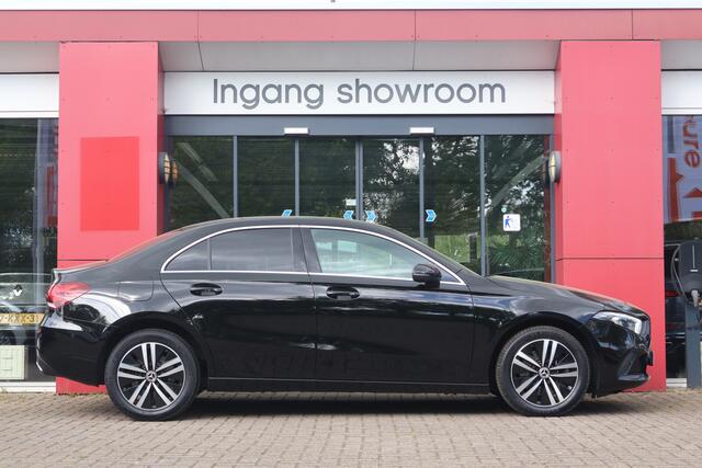 Mercedes-Benz A-KLASSE 250 e Business Solution Luxury Limited | Widescreen | Leder | Camera | Origineel NL |