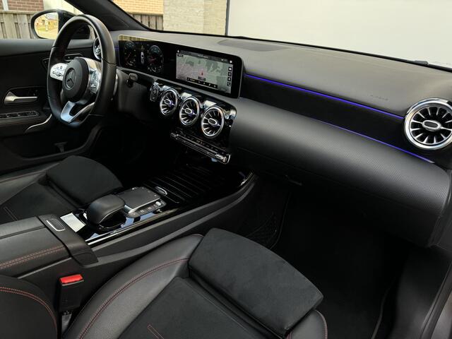 Mercedes-Benz A-KLASSE 250e AMG Aut Panoramadak Nightpakket Widescreen AmbientLight Keyless SportLeder Led Camera 18" Pdc