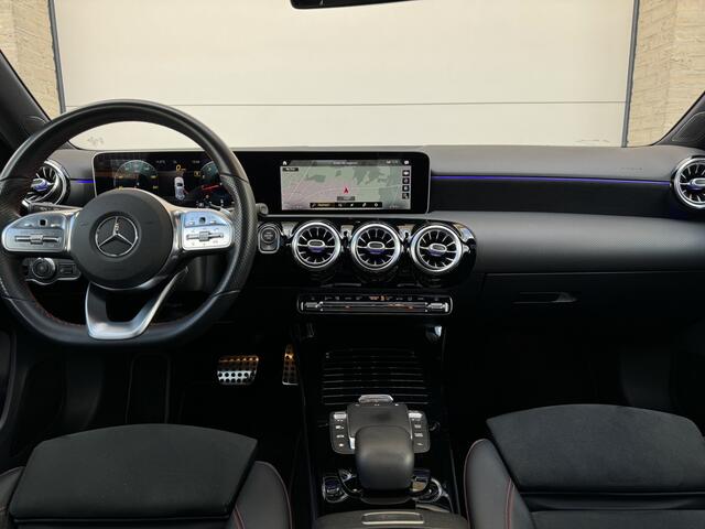 Mercedes-Benz A-KLASSE 250e AMG Aut Panoramadak Nightpakket Widescreen AmbientLight Keyless SportLeder Led Camera 18" Pdc