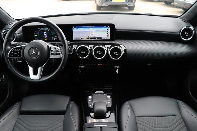 Mercedes-Benz A-KLASSE 250 e Premium PHEV | Cruise Control | Camera | Navigatie | Climate Control