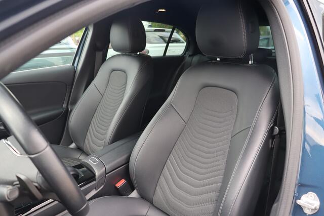 Mercedes-Benz A-KLASSE 250 e Premium PHEV | Cruise Control | Camera | Navigatie | Climate Control