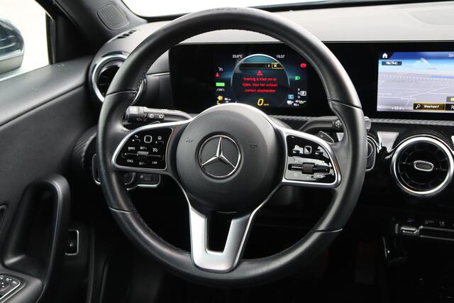 Mercedes-Benz A-KLASSE 250 e Premium PHEV | Cruise Control | Camera | Navigatie | Climate Control