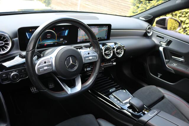 Mercedes-Benz A-KLASSE AMG 35 4MATIC AMG NightPakket (Panoramadak Sportleder/Memory Carplay Burmester 360Camera Sfeer Keyless Distronic Multibeam 19InchAMG)