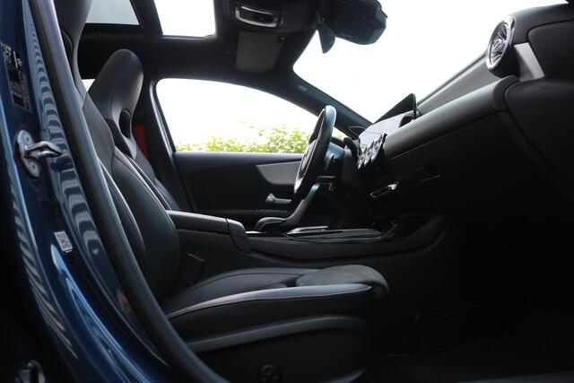 Mercedes-Benz A-KLASSE AMG 35 4MATIC AMG NightPakket (Panoramadak Sportleder/Memory Carplay Burmester 360Camera Sfeer Keyless Distronic Multibeam 19InchAMG)