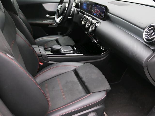 Mercedes-Benz A-KLASSE 180 Business Solution AMG AMG Line | Night Pakket | Sfeerverlichting | Ledkoplampen | Parkeerpakket met achteruitrijcamera. Inclusief 24 maanden Mercedes-Benz Certified garantie voor Europa.
