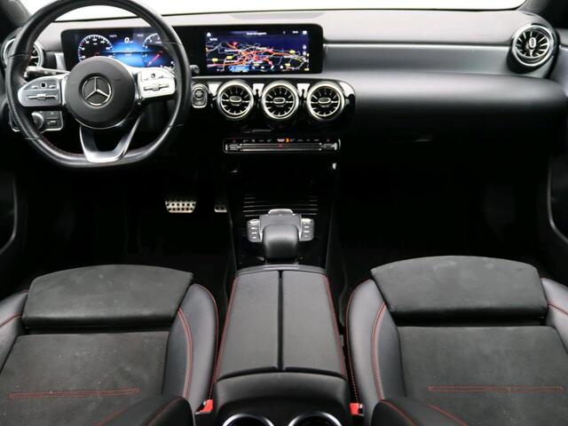Mercedes-Benz A-KLASSE 180 Business Solution AMG AMG Line | Night Pakket | Sfeerverlichting | Ledkoplampen | Parkeerpakket met achteruitrijcamera. Inclusief 24 maanden Mercedes-Benz Certified garantie voor Europa.