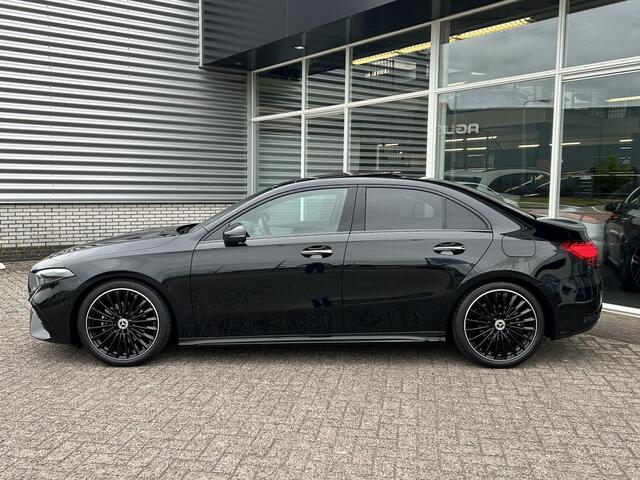 Mercedes-Benz A-KLASSE 180 AMG Line | Panoramadak | LED Koplampen | Stoelverwarming