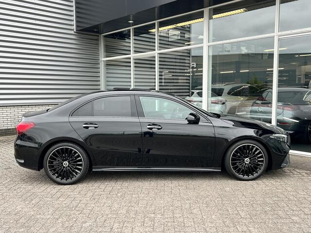 Mercedes-Benz A-KLASSE 180 AMG Line | Panoramadak | LED Koplampen | Stoelverwarming