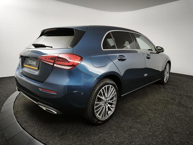 Mercedes-Benz A-KLASSE 250 e Business Line | Achteruitrijcamera | Parkeersensoren rondom | All-Season banden | Stoelverwarming |