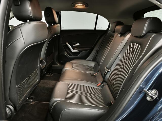 Mercedes-Benz A-KLASSE 250 e Business Line | Achteruitrijcamera | Parkeersensoren rondom | All-Season banden | Stoelverwarming |