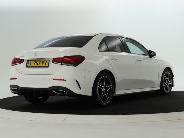 Mercedes-Benz A-KLASSE 180 AMG Nightpakket Limousine | Sfeerverlichting | Stoelverwarming | Parkeerpakket met Camera | LED | DAB | Inclusief 24 maanden Mercedes-Benz Certified garantie voor Europa.