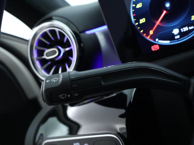 Mercedes-Benz A-KLASSE 180 AMG Nightpakket Limousine | Sfeerverlichting | Stoelverwarming | Parkeerpakket met Camera | LED | DAB | Inclusief 24 maanden Mercedes-Benz Certified garantie voor Europa.