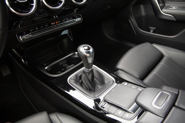 Mercedes-Benz A-KLASSE 180 Premium Plus , Achteruitrijcamera, Carplay, Stoelverwarming,
