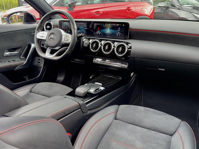 Mercedes-Benz A-KLASSE 200 AUT7 AMG SOLUTION PANODAK LEDER NAVI CAMERA DIGI-DASH LED LMV PDC