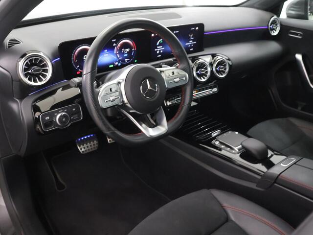 Mercedes-Benz A-KLASSE 250 e AMG Line | Panoramadak | Achteruitrijcamera | Stoelverwarming | Widescreen |