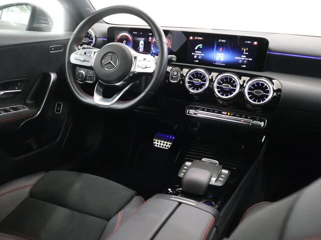 Mercedes-Benz A-KLASSE 250 e AMG Line | Panoramadak | Achteruitrijcamera | Stoelverwarming | Widescreen |