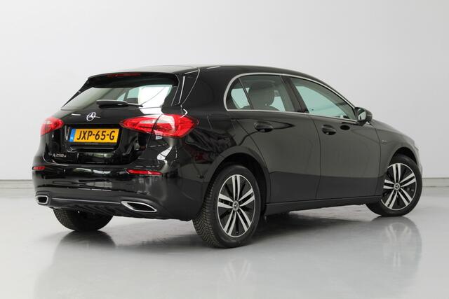 Mercedes-Benz A-KLASSE 250 e 161PK, RIJKLAAR | HYBRIDE | DEELS LEER | STOELVERWARMING | STANDKACHEL | CARPLAY | NAVI