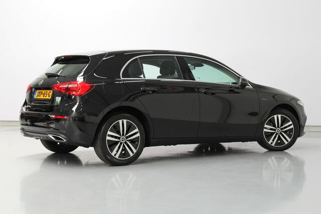 Mercedes-Benz A-KLASSE 250 e 161PK, RIJKLAAR | HYBRIDE | DEELS LEER | STOELVERWARMING | STANDKACHEL | CARPLAY | NAVI