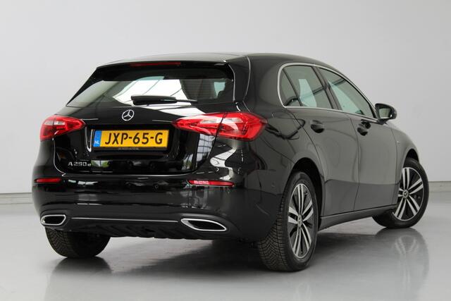 Mercedes-Benz A-KLASSE 250 e 161PK, RIJKLAAR | HYBRIDE | DEELS LEER | STOELVERWARMING | STANDKACHEL | CARPLAY | NAVI