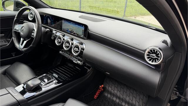 Mercedes-Benz A-KLASSE 180 Business Solution Luxury Panoramadak / Sportstoelen / 1/2 leren bekleding