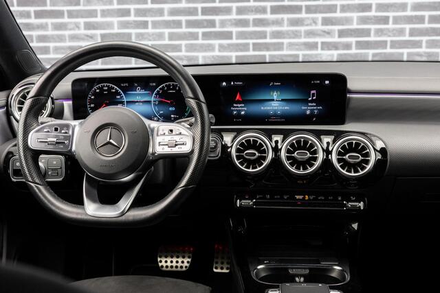 Mercedes-Benz A-KLASSE A 250 e Advantage | Plug-in Hybrid (PHEV) | AMG-Line | Night-pakket | MBUX Volledig Digitaal | Apple Carplay | Android Auto | Stoelverwarming | Parkeersensoren | Lichtmetalen Velgen 18 inch