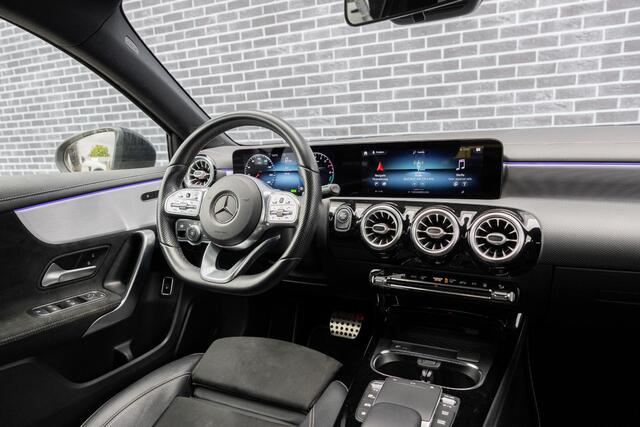 Mercedes-Benz A-KLASSE A 250 e Advantage | Plug-in Hybrid (PHEV) | AMG-Line | Night-pakket | MBUX Volledig Digitaal | Apple Carplay | Android Auto | Stoelverwarming | Parkeersensoren | Lichtmetalen Velgen 18 inch