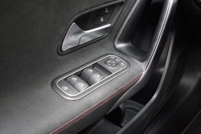 Mercedes-Benz A-KLASSE 180 Bns Sol. AMG