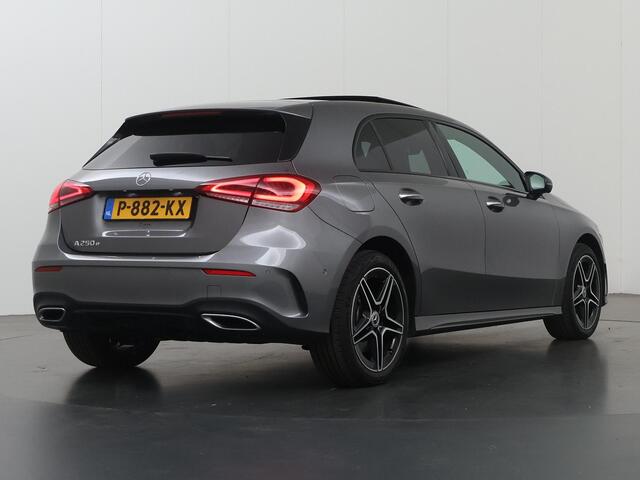 Mercedes-Benz A-KLASSE 250 e AMG Line | Night | Panoramadak | Multibeam | Stoelverwarming | Sfeerverlichting | Widescreen |