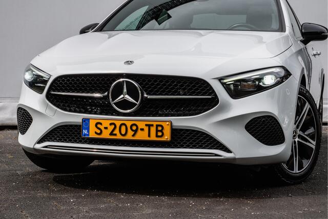 Mercedes-Benz A-KLASSE 250 e Luxury Line Panoramadak/ Trekhaak/ Leer/ Stoelverwarming