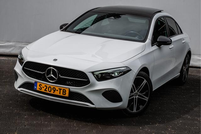 Mercedes-Benz A-KLASSE 250 e Luxury Line Panoramadak/ Trekhaak/ Leer/ Stoelverwarming