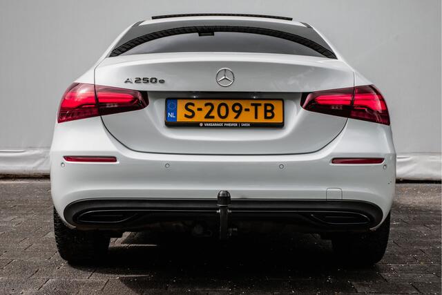 Mercedes-Benz A-KLASSE 250 e Luxury Line Panoramadak/ Trekhaak/ Leer/ Stoelverwarming