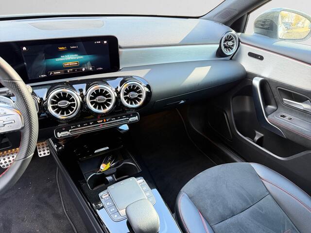 Mercedes-Benz A-KLASSE 180 AMG Night Edition Aut- NAP 68dkm, Sfeerverlichting, Camera, Xenon led, Sport Interieur
