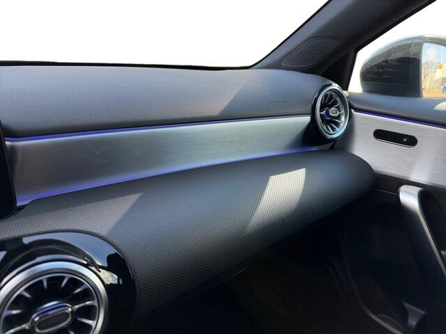 Mercedes-Benz A-KLASSE 180 AMG Night Edition Aut- NAP 68dkm, Sfeerverlichting, Camera, Xenon led, Sport Interieur