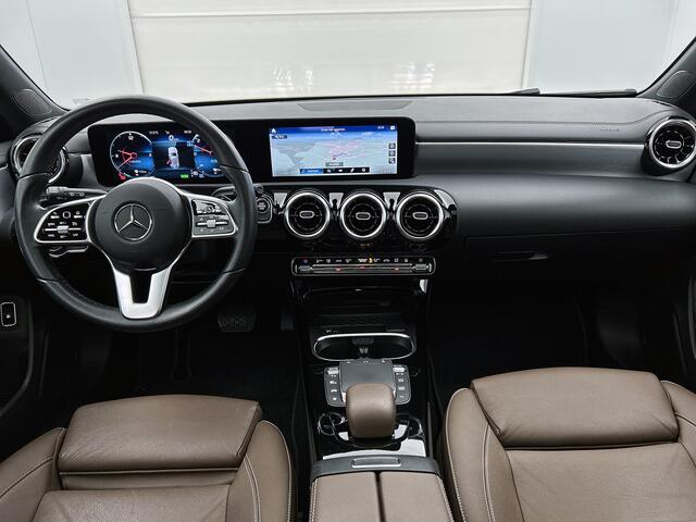 Mercedes-Benz A-KLASSE 250 e Business Solution AMG | Panoramadak | Cruise Control | Stoelverwarming | Inclusief 24 maanden Mercedes-Benz Certified garantie voor Europa.