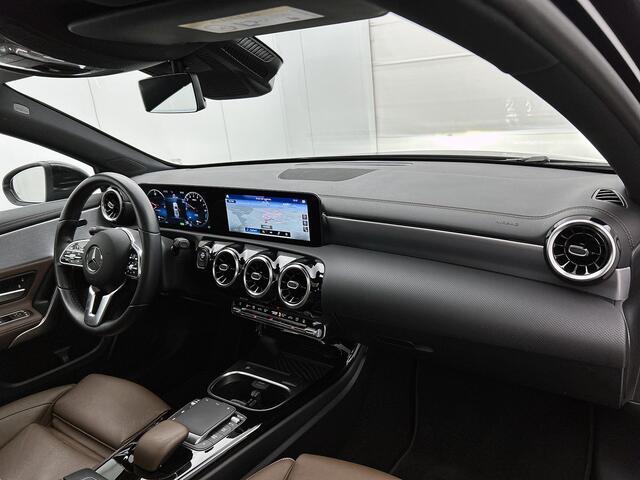 Mercedes-Benz A-KLASSE 250 e Business Solution AMG | Panoramadak | Cruise Control | Stoelverwarming | Inclusief 24 maanden Mercedes-Benz Certified garantie voor Europa.
