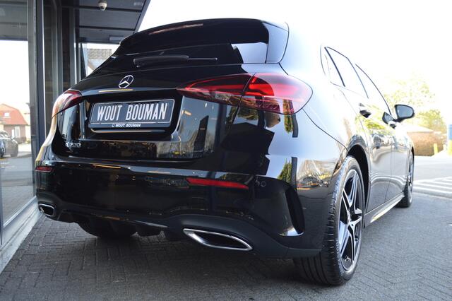 Mercedes-Benz A-KLASSE 200 AMG Led Panorama Widescreen Sfeer Camera Night CarPlay Pdc