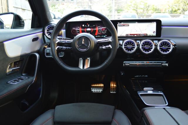 Mercedes-Benz A-KLASSE 200 AMG Led Panorama Widescreen Sfeer Camera Night CarPlay Pdc