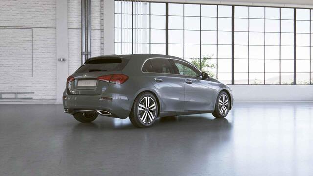 Mercedes-Benz A-KLASSE 180 Business Solution Luxury | Widescreen | Panoramadak | Stoelverwarming | Multibeam |
