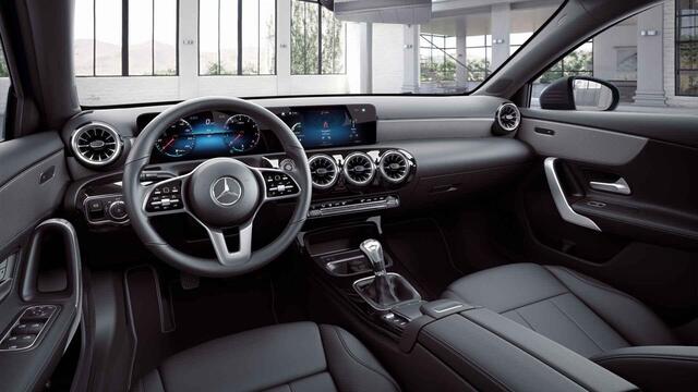 Mercedes-Benz A-KLASSE 180 Business Solution Luxury | Widescreen | Panoramadak | Stoelverwarming | Multibeam |