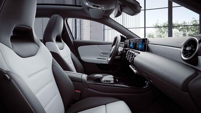 Mercedes-Benz A-KLASSE 200 Business Solution AMG | Night | Panoramadak | Widescreen | Stoelverwarming |