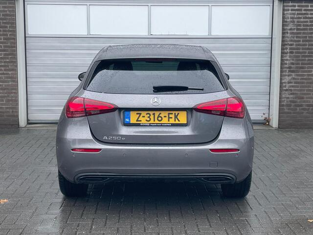 Mercedes-Benz A-KLASSE 250 e Luxury Line | Panoramadak | Nightpakket |