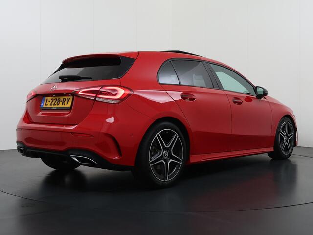 Mercedes-Benz A-KLASSE 200 Business Solution AMG Styling Panoramadak HUD Burmester Camera Sfeerverlichting Automaat