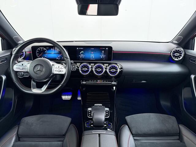 Mercedes-Benz A-KLASSE 200 Business Solution AMG Styling Panoramadak HUD Burmester Camera Sfeerverlichting Automaat