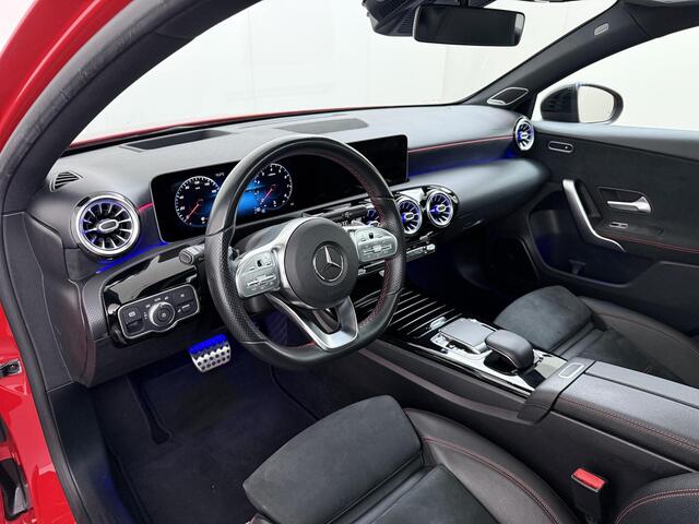 Mercedes-Benz A-KLASSE 200 Business Solution AMG Styling Panoramadak HUD Burmester Camera Sfeerverlichting Automaat