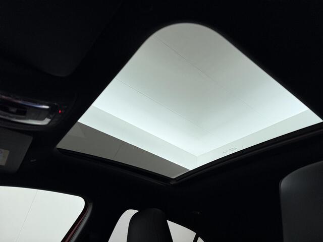 Mercedes-Benz A-KLASSE 200 Business Solution AMG Styling Panoramadak HUD Burmester Camera Sfeerverlichting Automaat