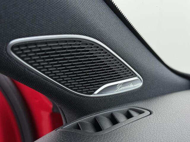Mercedes-Benz A-KLASSE 200 Business Solution AMG Styling Panoramadak HUD Burmester Camera Sfeerverlichting Automaat